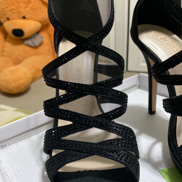 Heels - Picture 11 of 14